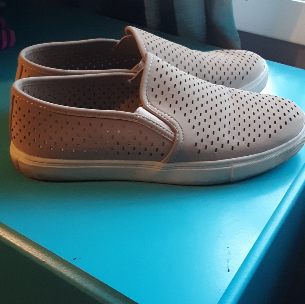 Flat shoes